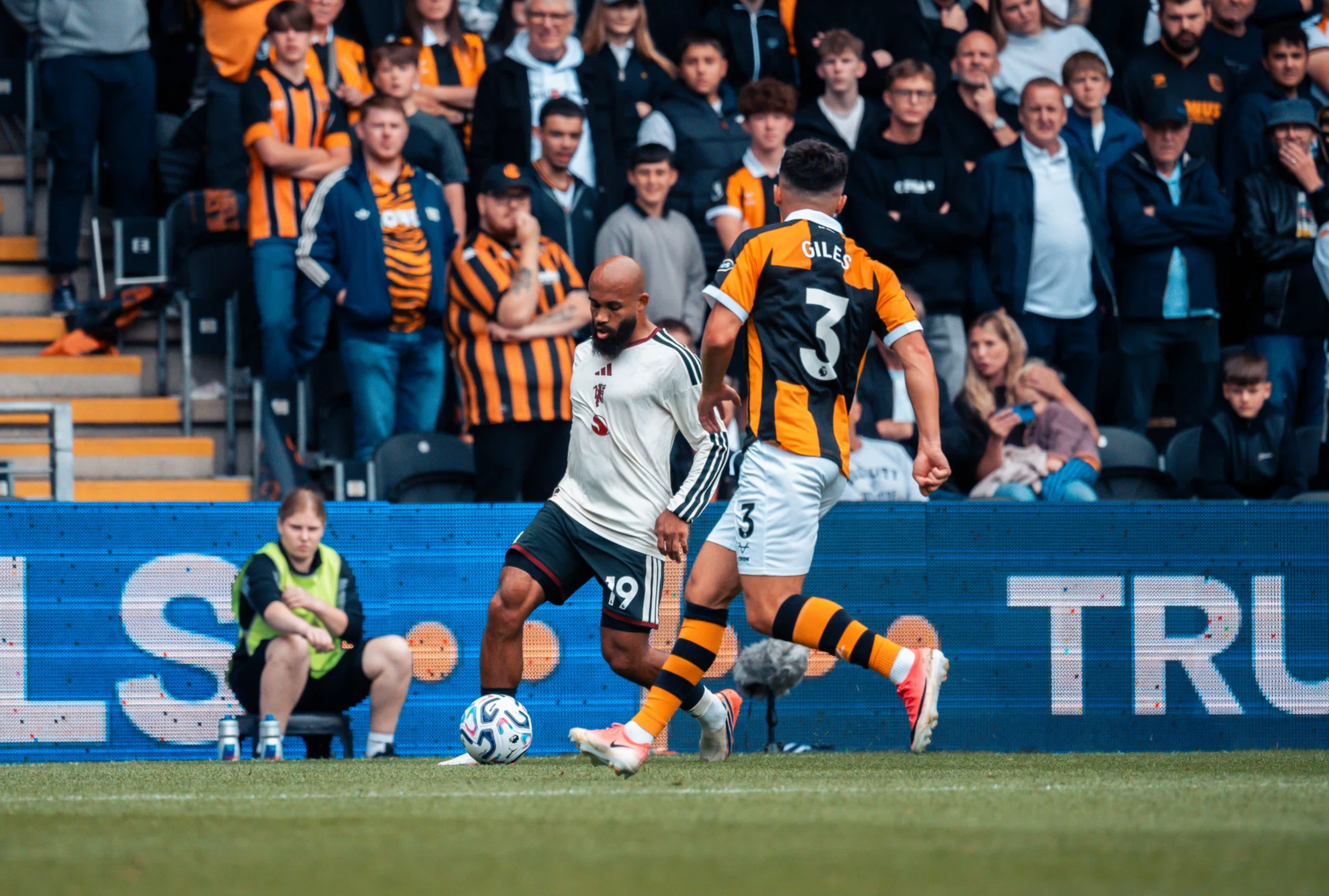Hull City vs Manchester United (18:30 – 22/08)